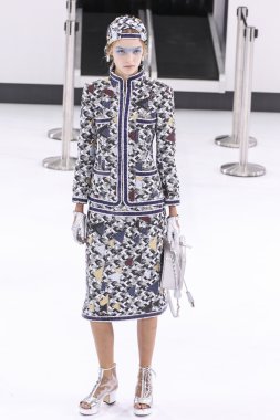 Chanel gösterisi olarak Paris moda haftası 