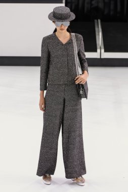 Chanel gösterisi olarak Paris moda haftası 