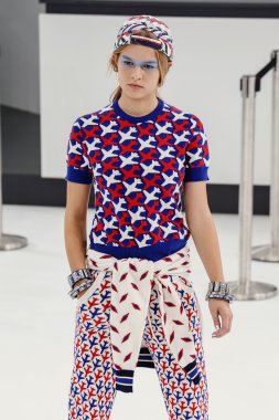 Chanel gösterisi olarak Paris moda haftası 