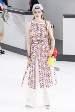 Chanel gösterisi olarak Paris moda haftası 