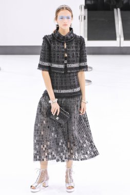Chanel gösterisi olarak Paris moda haftası 