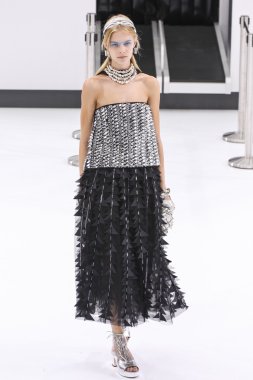 Chanel gösterisi olarak Paris moda haftası 