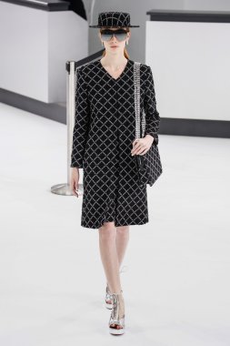 Chanel gösterisi olarak Paris moda haftası 
