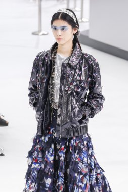 Chanel gösterisi olarak Paris moda haftası 