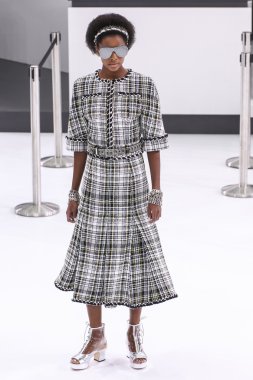 Chanel gösterisi olarak Paris moda haftası 