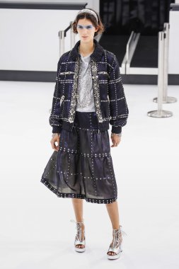 Chanel gösterisi olarak Paris moda haftası 