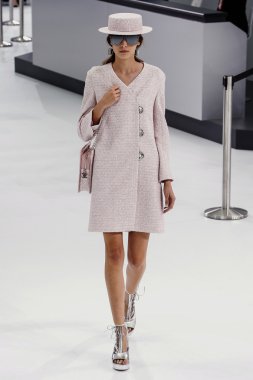 Chanel gösterisi olarak Paris moda haftası 