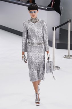 Chanel gösterisi olarak Paris moda haftası 