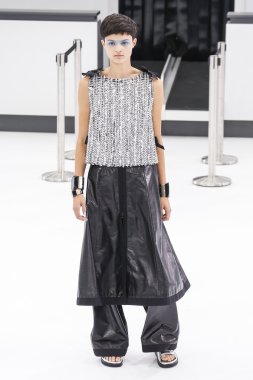 Chanel gösterisi olarak Paris moda haftası 