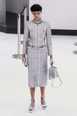 Chanel gösterisi olarak Paris moda haftası 