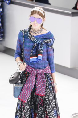 Chanel gösterisi olarak Paris moda haftası 