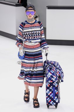 Chanel gösterisi olarak Paris moda haftası 