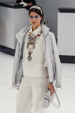 Chanel gösterisi olarak Paris moda haftası 