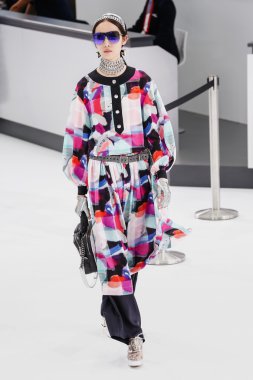 Chanel gösterisi olarak Paris moda haftası 