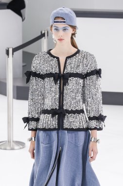 Chanel gösterisi olarak Paris moda haftası