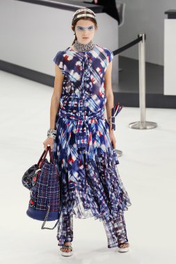 Chanel gösterisi olarak Paris moda haftası