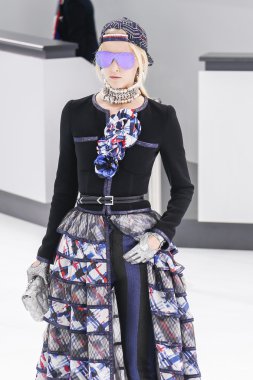 Chanel gösterisi olarak Paris moda haftası