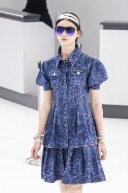 Chanel gösterisi olarak Paris moda haftası