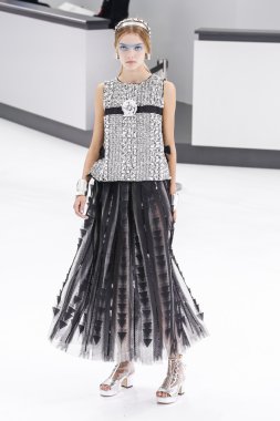 Chanel gösterisi olarak Paris moda haftası