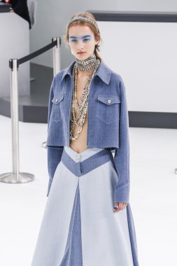 Chanel gösterisi olarak Paris moda haftası