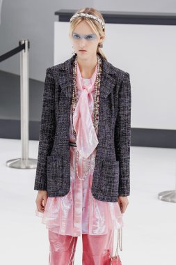 Chanel gösterisi olarak Paris moda haftası