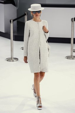 Chanel gösterisi olarak Paris moda haftası