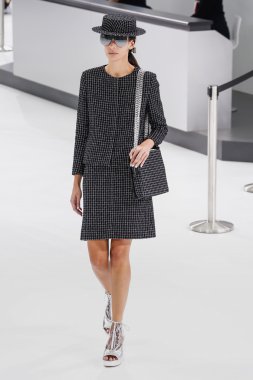 Chanel gösterisi olarak Paris moda haftası