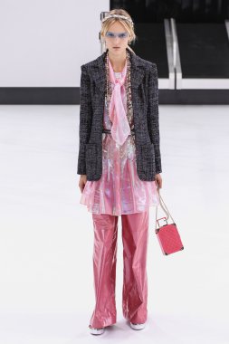 Chanel gösterisi olarak Paris moda haftası