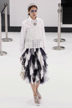 Chanel gösterisi olarak Paris moda haftası