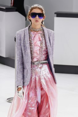 Chanel gösterisi olarak Paris moda haftası
