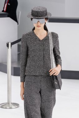 Chanel gösterisi olarak Paris moda haftası