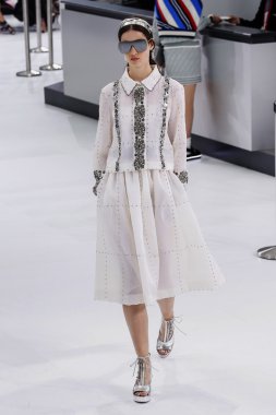 Chanel gösterisi olarak Paris moda haftası