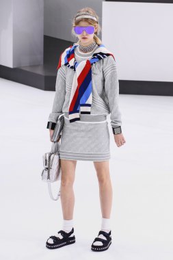 Chanel gösterisi olarak Paris moda haftası