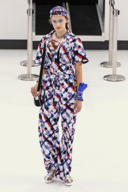 Chanel gösterisi olarak Paris moda haftası