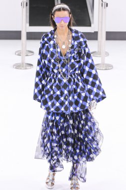 Chanel gösterisi olarak Paris moda haftası 