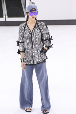 Chanel gösterisi olarak Paris moda haftası