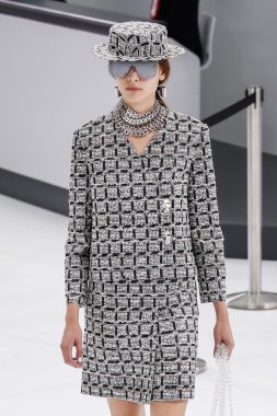 Chanel gösterisi olarak Paris moda haftası