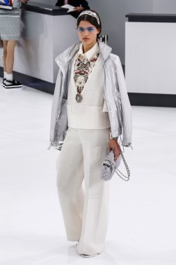 Chanel gösterisi olarak Paris moda haftası