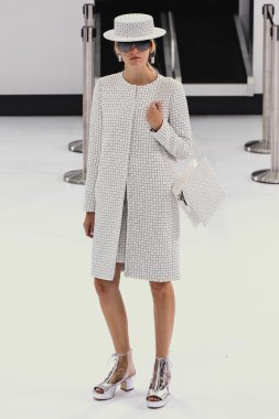Chanel gösterisi olarak Paris moda haftası