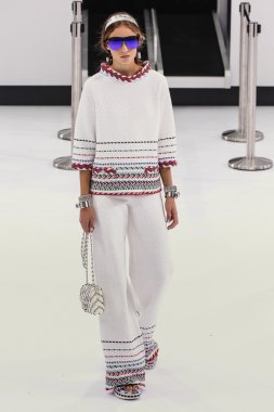 Chanel gösterisi olarak Paris moda haftası