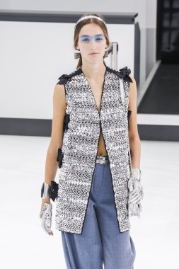 Chanel gösterisi olarak Paris moda haftası