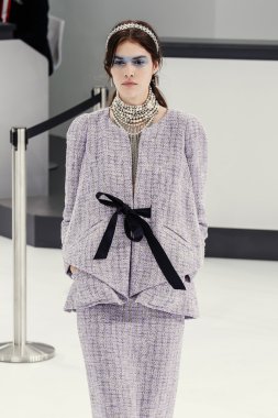 Chanel gösterisi olarak Paris moda haftası 