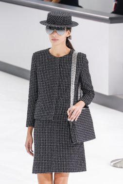 Chanel gösterisi olarak Paris moda haftası