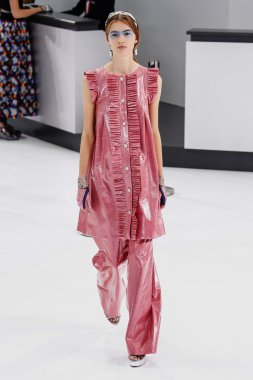 Chanel gösterisi olarak Paris moda haftası