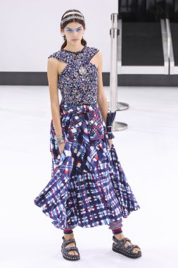 Chanel gösterisi olarak Paris moda haftası