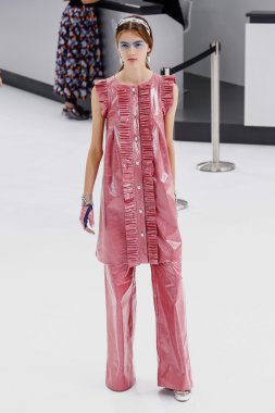 Chanel gösterisi olarak Paris moda haftası