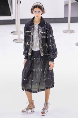 Chanel gösterisi olarak Paris moda haftası