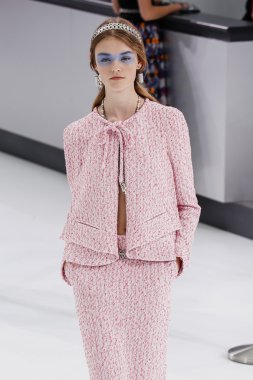 Chanel gösterisi olarak Paris moda haftası