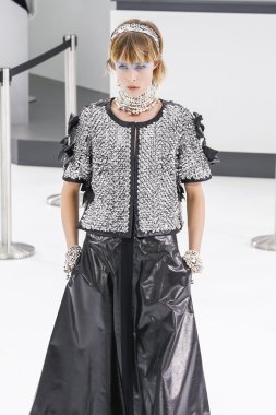 Chanel gösterisi olarak Paris moda haftası