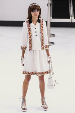 Chanel gösterisi olarak Paris moda haftası